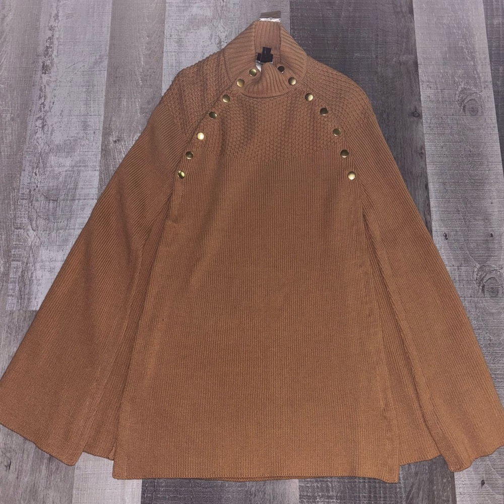 🌟NWT G.I.L.I. Tan Sweater Poncho with Gold Buttons